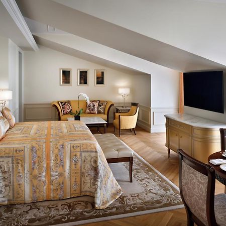 Palazzo Versace Дубай Стая снимка A suite at the Mandarin Oriental, Paris