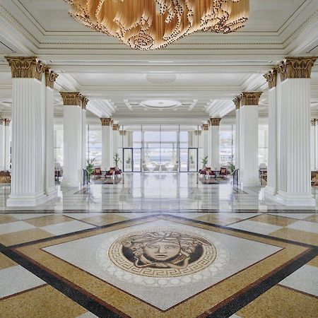 Palazzo Versace Дубай Екстериор снимка The lobby of the Four Seasons Hotel