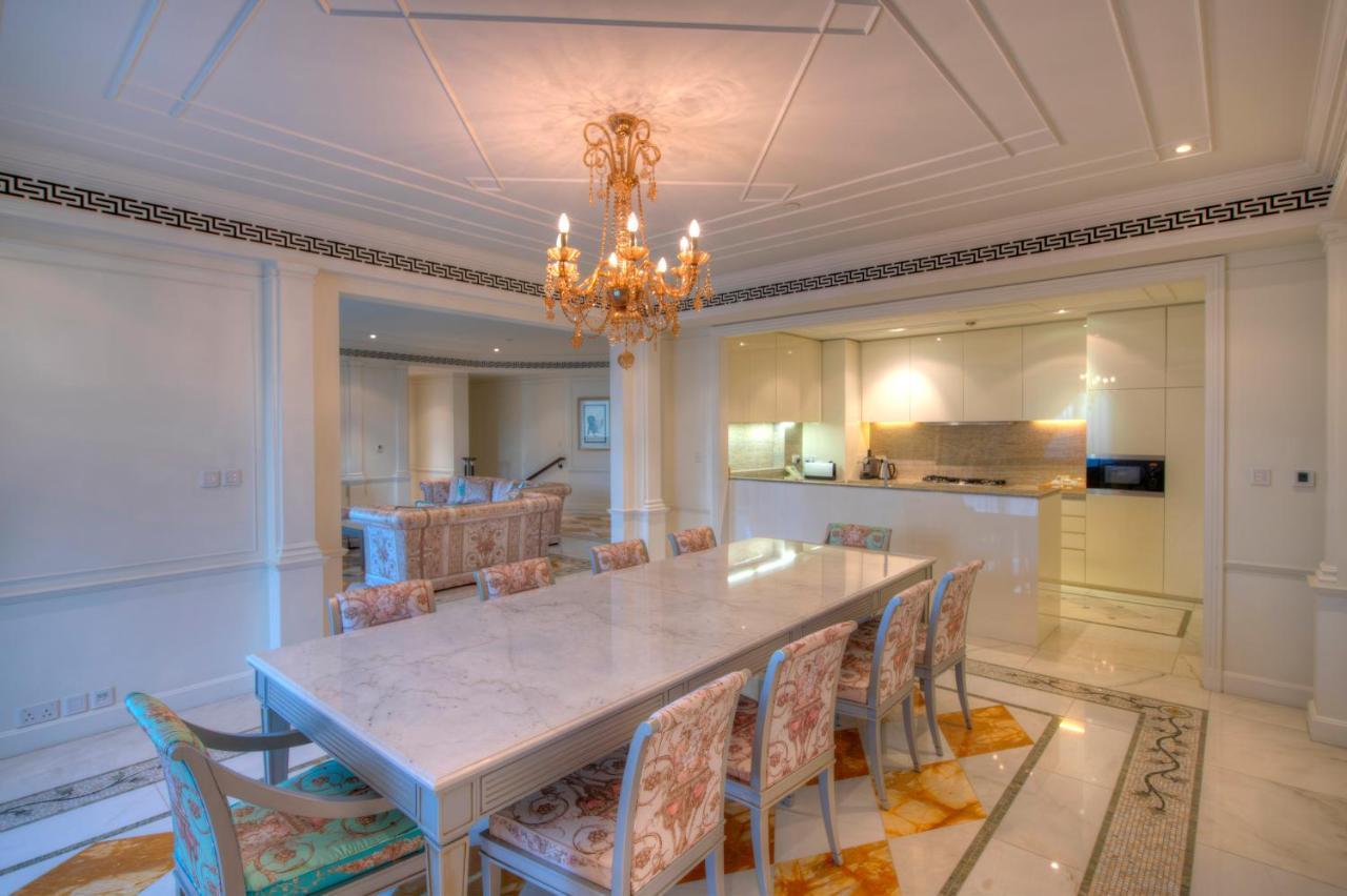 Palazzo Versace Дубай Екстериор снимка A dining room in a suite at the Atlantis Resort