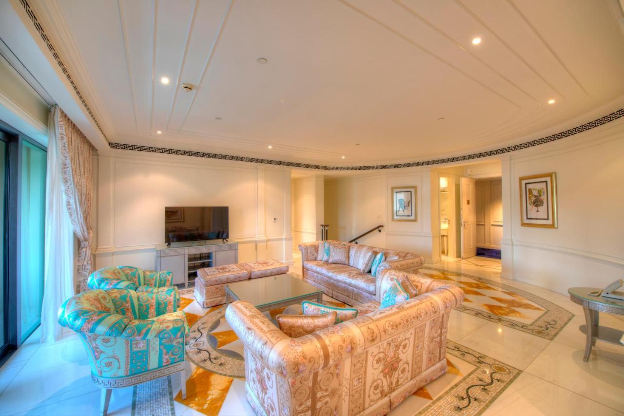 Palazzo Versace Дубай Екстериор снимка A living room in a suite at the Atlantis Resort