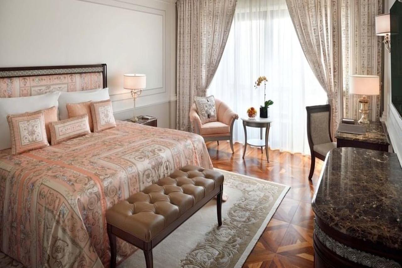 Palazzo Versace Дубай Екстериор снимка A bedroom at the Taj Mahal Palace