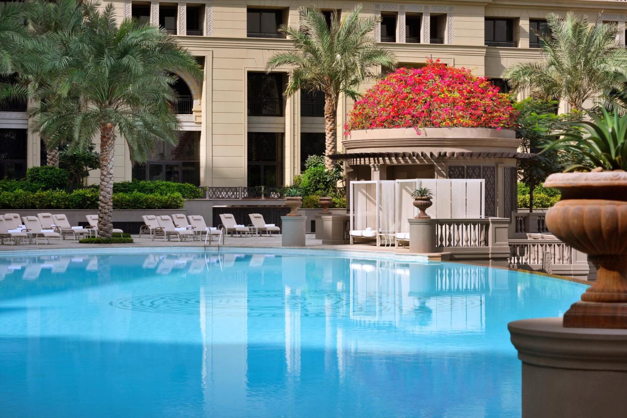 Palazzo Versace Дубай Екстериор снимка The swimming pool at The Westin