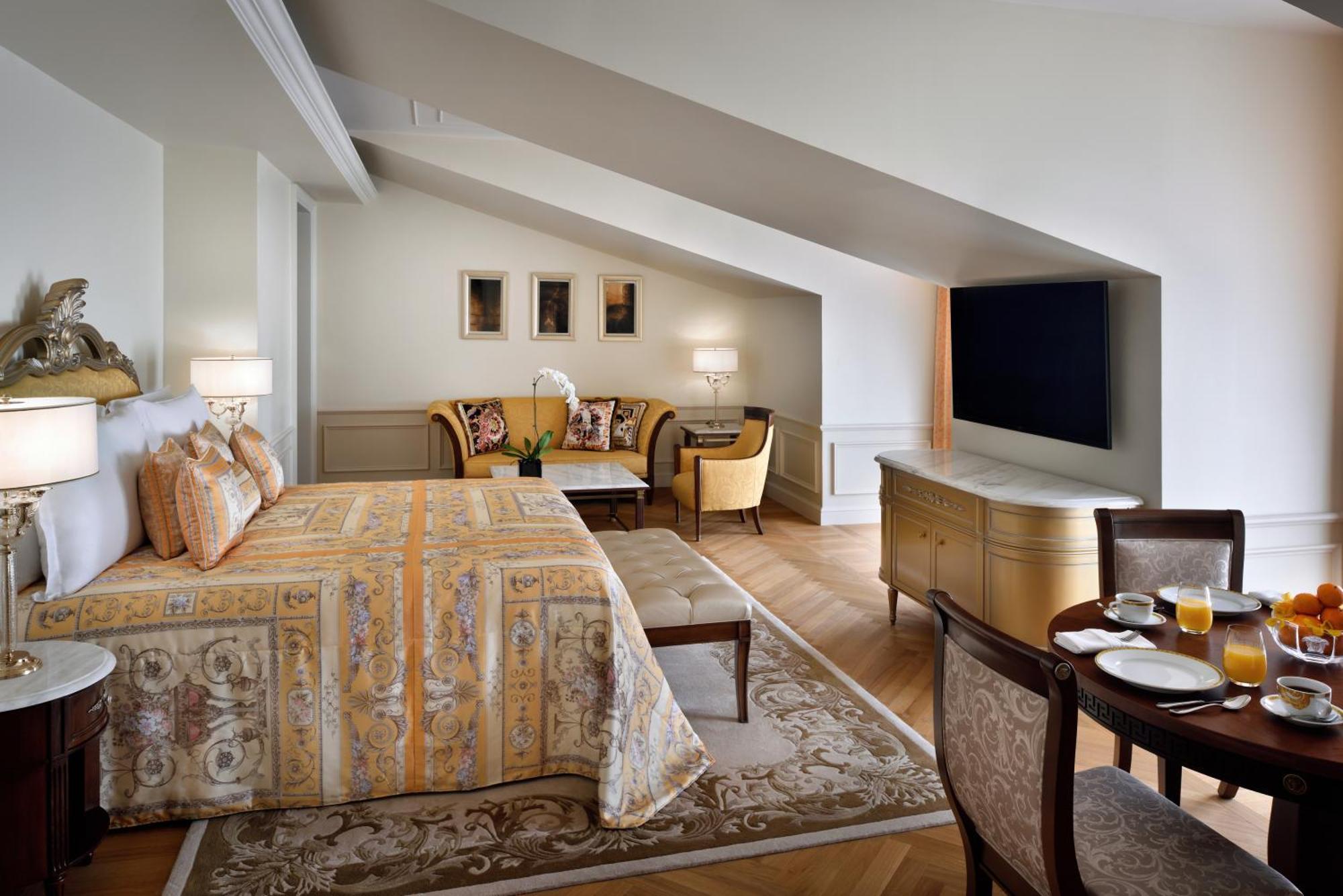 Palazzo Versace Дубай Стая снимка A suite at the Mandarin Oriental, Paris