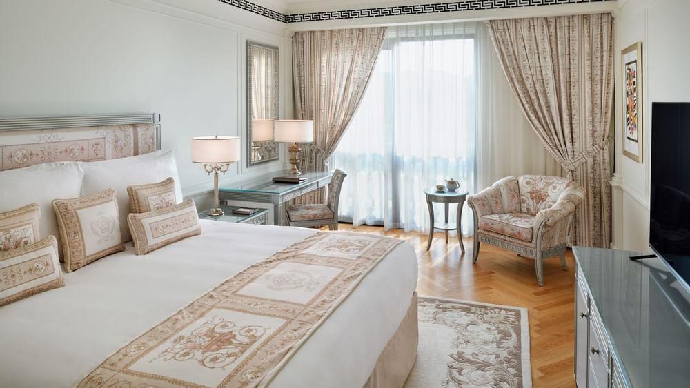 Palazzo Versace Дубай Екстериор снимка A bedroom at the hotel