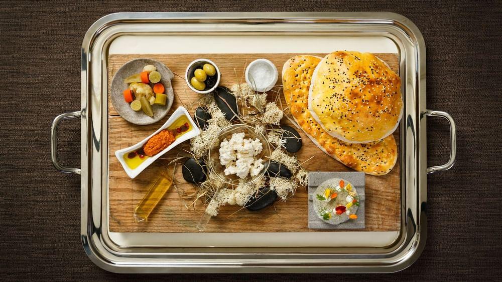 Palazzo Versace Дубай Екстериор снимка A traditional Persian breakfast