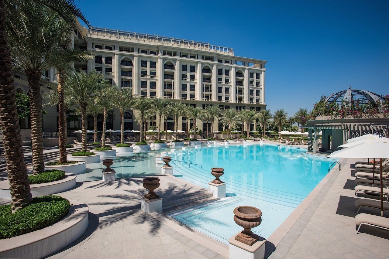 Palazzo Versace Дубай Екстериор снимка The pool at the St. Regis