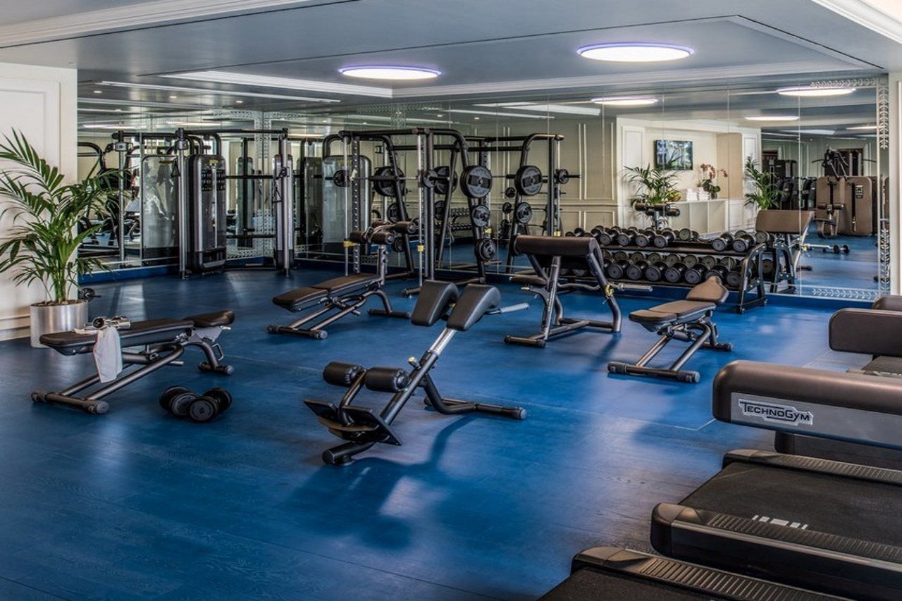 Palazzo Versace Дубай Екстериор снимка The gym at the hotel