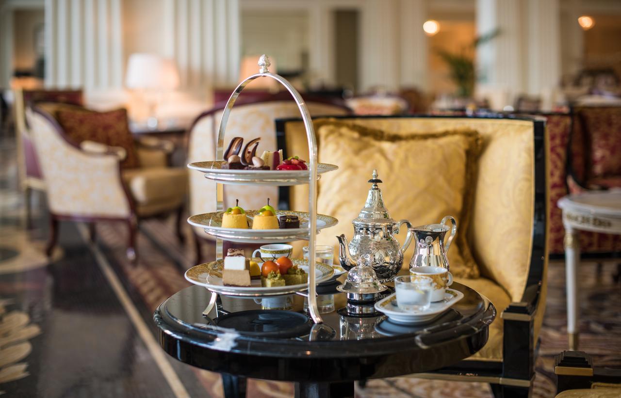 Palazzo Versace Дубай Екстериор снимка Afternoon tea at the Emirates Palace